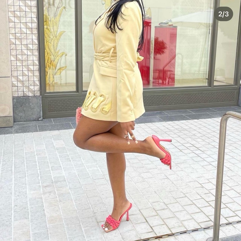 Beautiful BBXBRAND blazer dress ! Beautiful condition! Excellent wear
Msrp: 200$